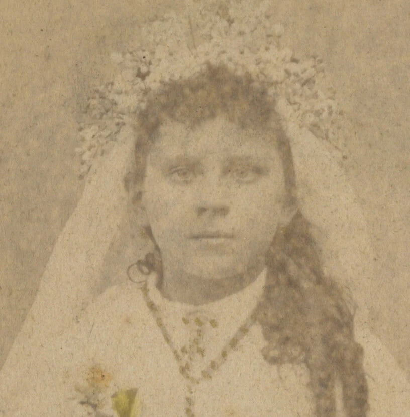 GIRL W/ BIBLE, ROSARY, CATHOLIC CEREMONY PHOTO