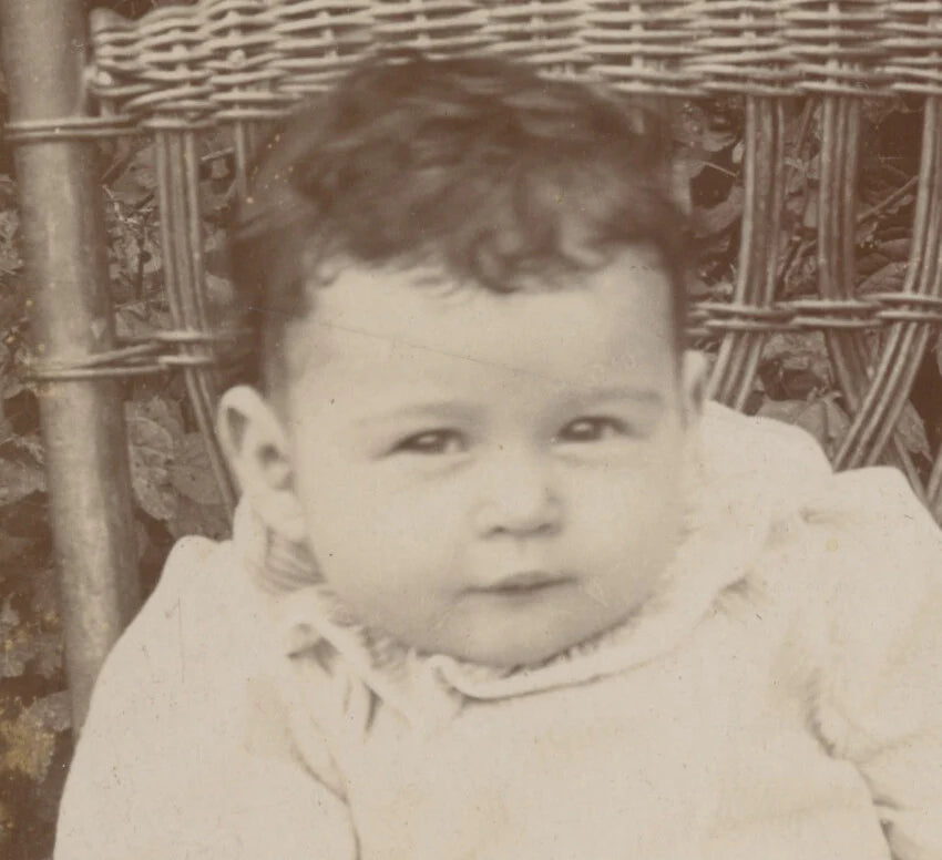 OUTDOOR PHOTO, CUTE CHILD IN ROCKING CHAIR