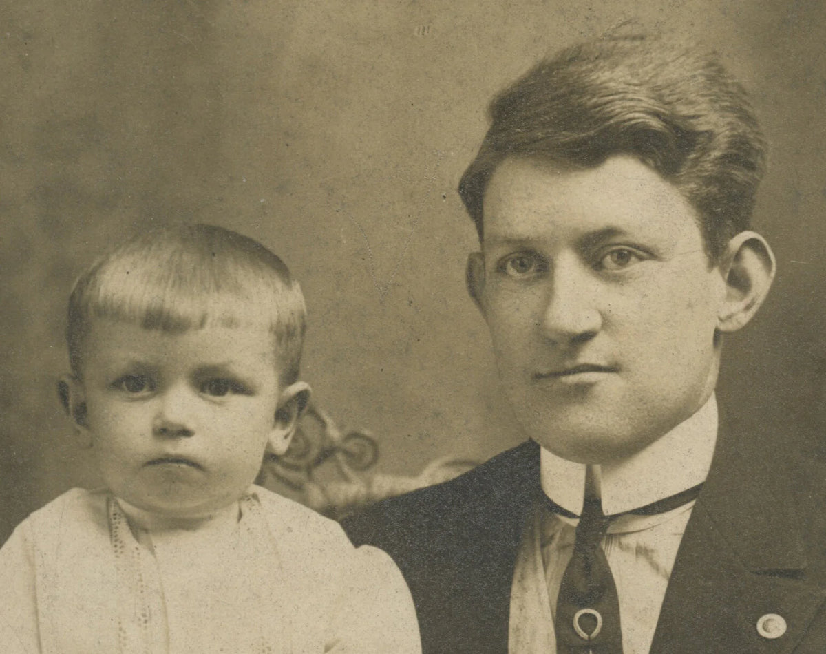 BROOKLYN, NY, STUDIO PHOTO FATHER W/ SMALL CHILD