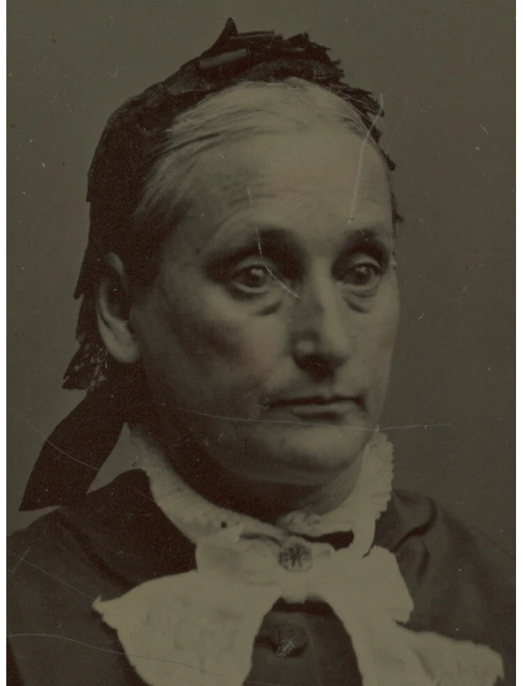 STUDIO PORTRAIT, OLDER LADY W/ PRETTY DRESS, 1/6 PLATE TINTYPE