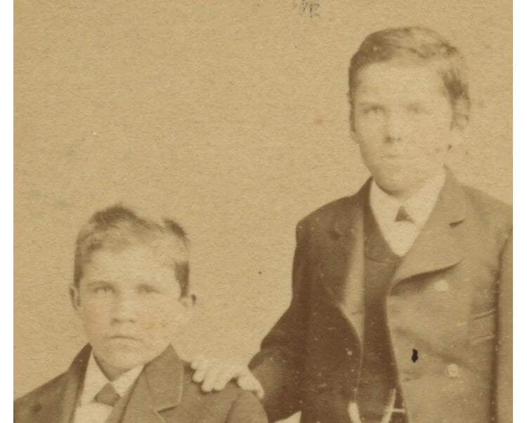 PHOTO 2 BROTHERS/BOYS/YOUNG MEN W/ NICE SUITS