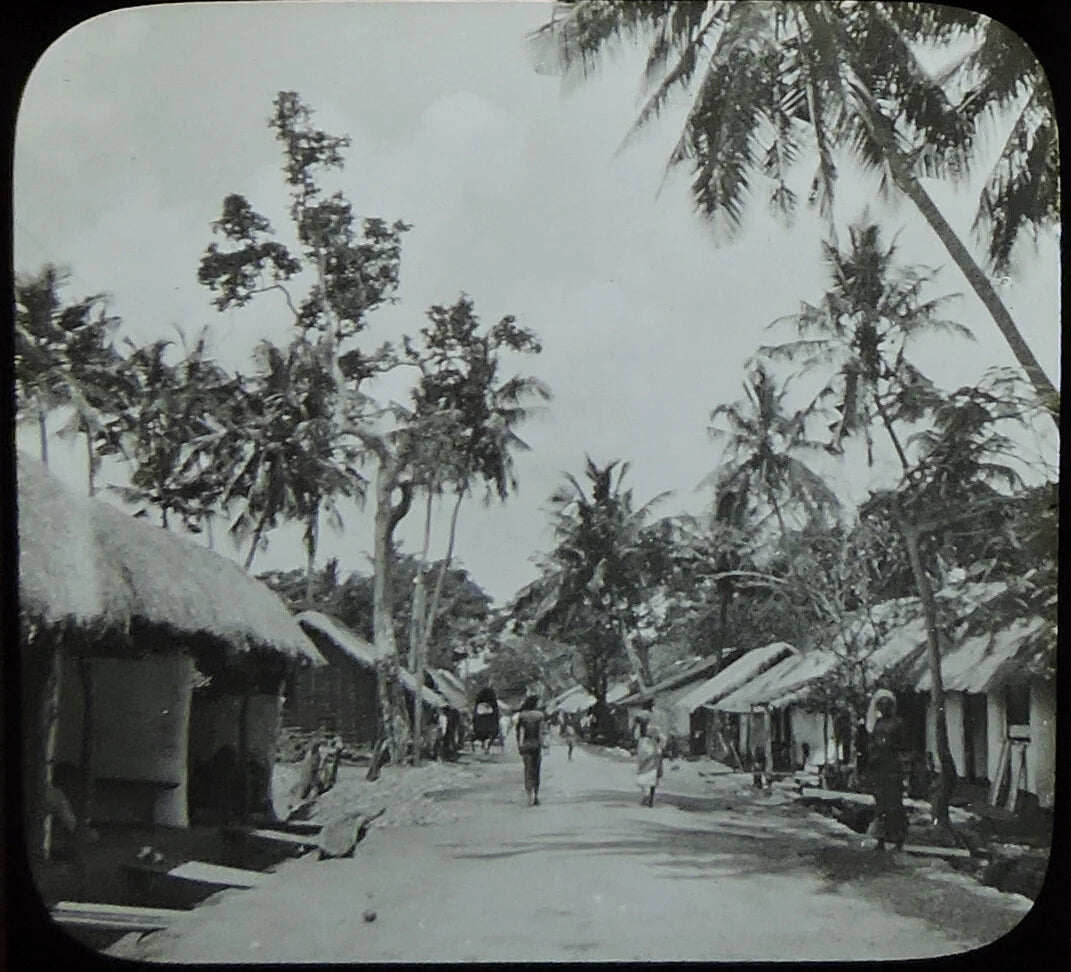 CEYLON, STREET SCENE W/ HUTS, SINHALESE VILLAGE, ANTIQUE PHOTO ON GLASS