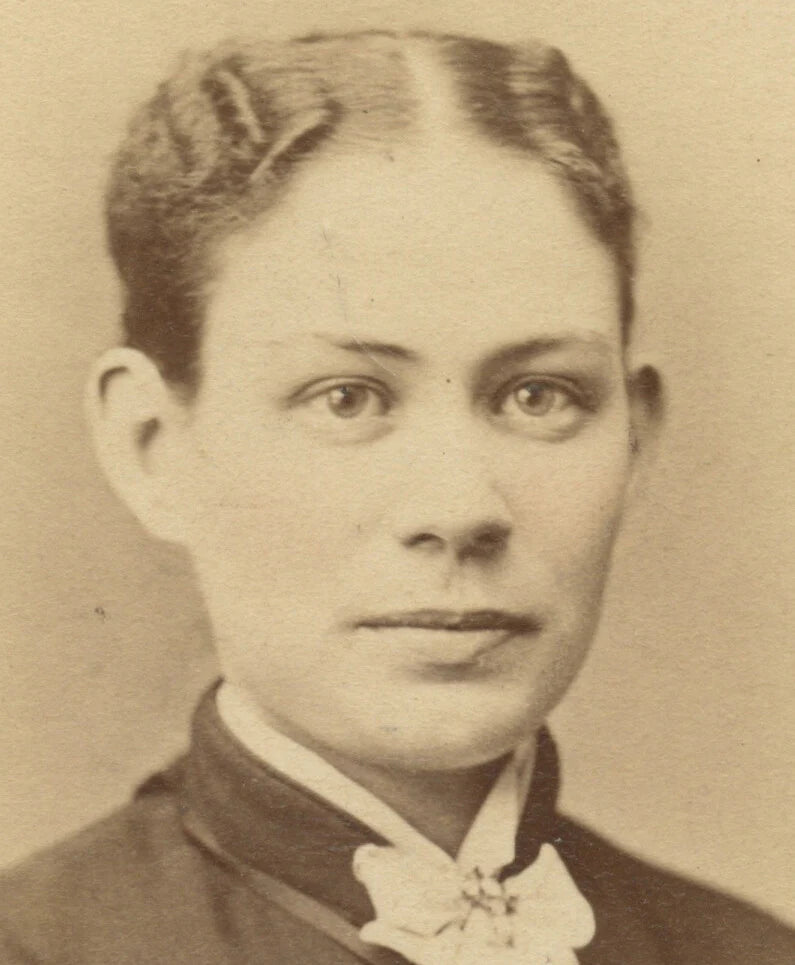 FROM HUNTINGDON, PA, PHOTO OF LADY W/ PRETTY DRESS
