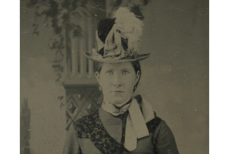 PURSE ON CHAIR, LADY W/ PRETTY DRESS HAT, 1/6 PLATE TINTYPE