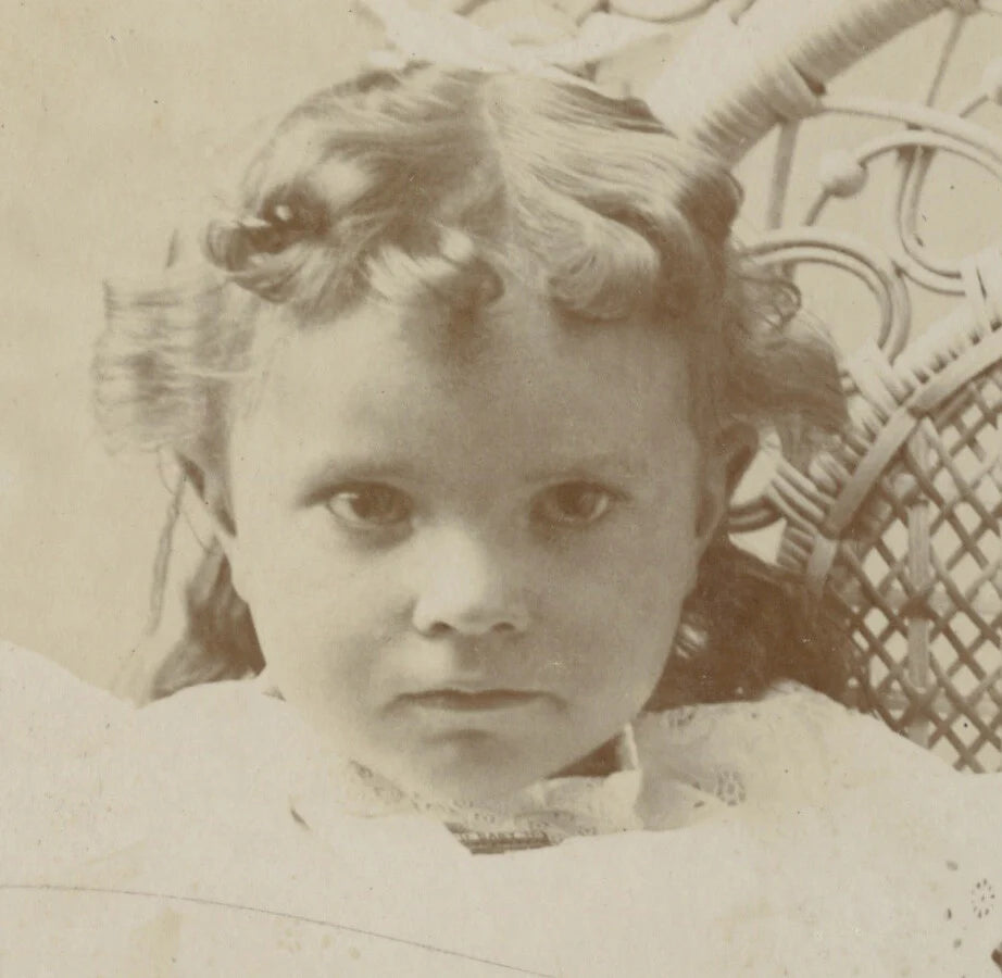 FROM MULBERRY GROVE, ILLINOIS, PHOTO CUTE GIRL STANDING ON CHAIR