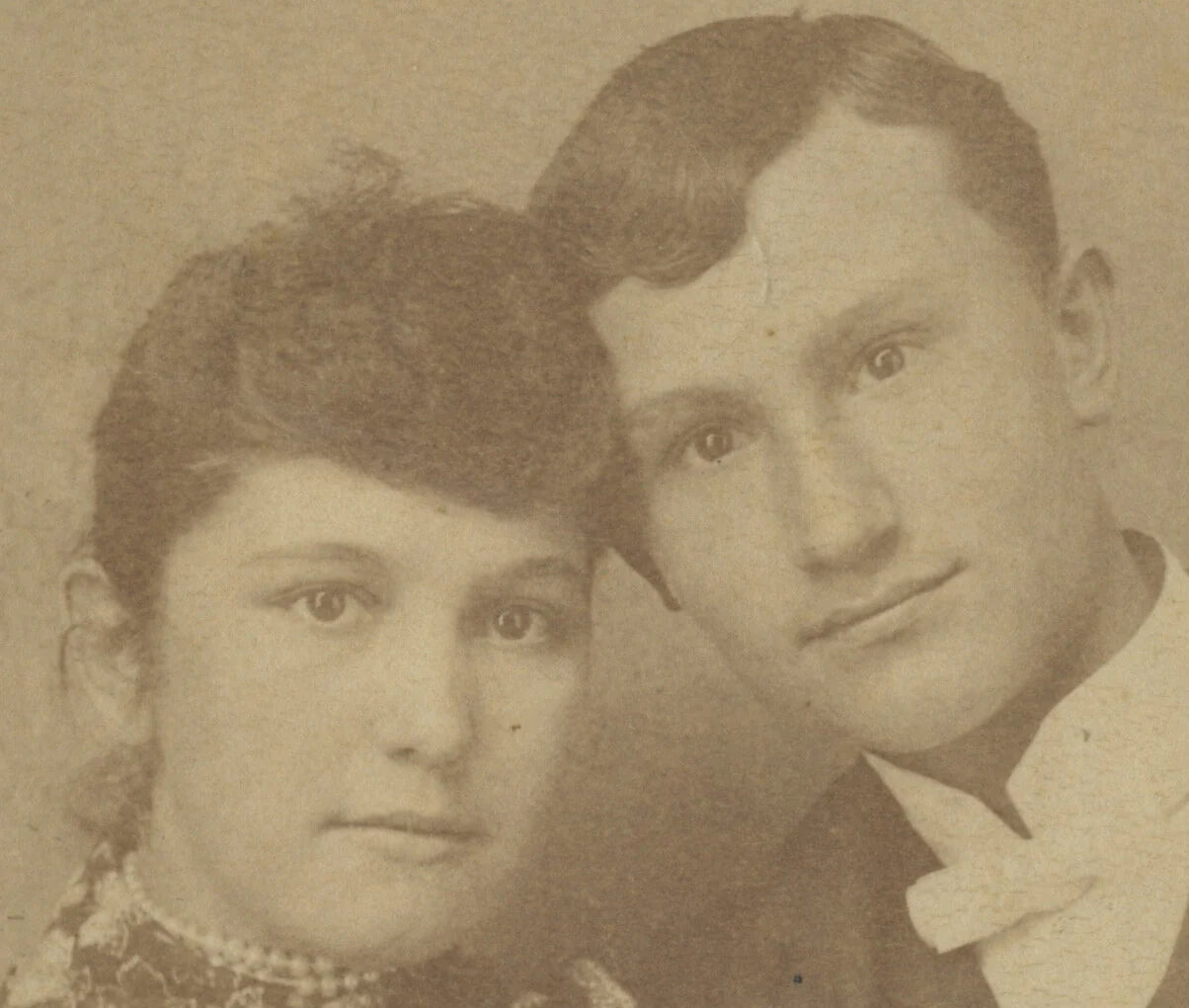 FROM EUREKA SPRINGS, ARK, PHOTO MAN + WIFE, INFO ON BACK