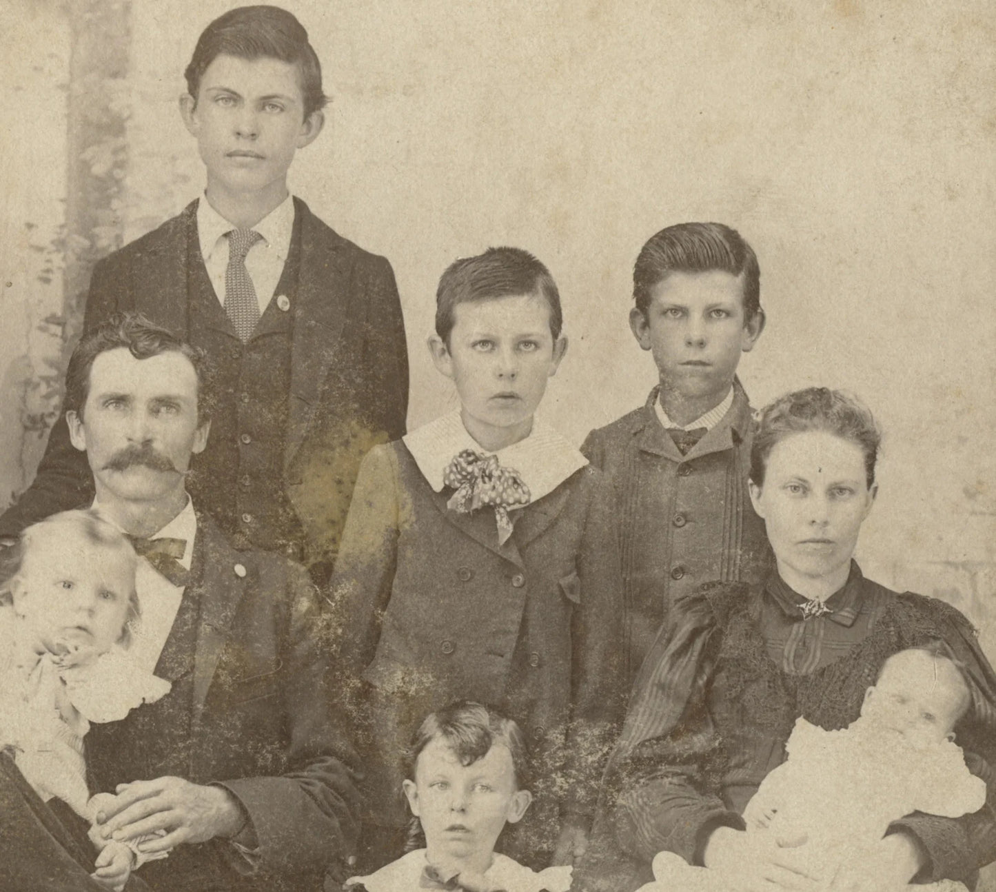 GROUP PHOTO PARENTS + 6 CHILDREN TULL? FAMILY PORTRAIT