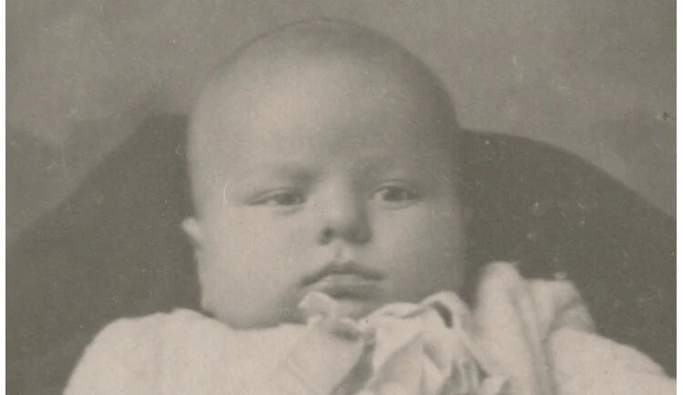FROM ELMWOOD, NEB, PHOTO BABY IDED ON BACK BENJAMIN ROSE