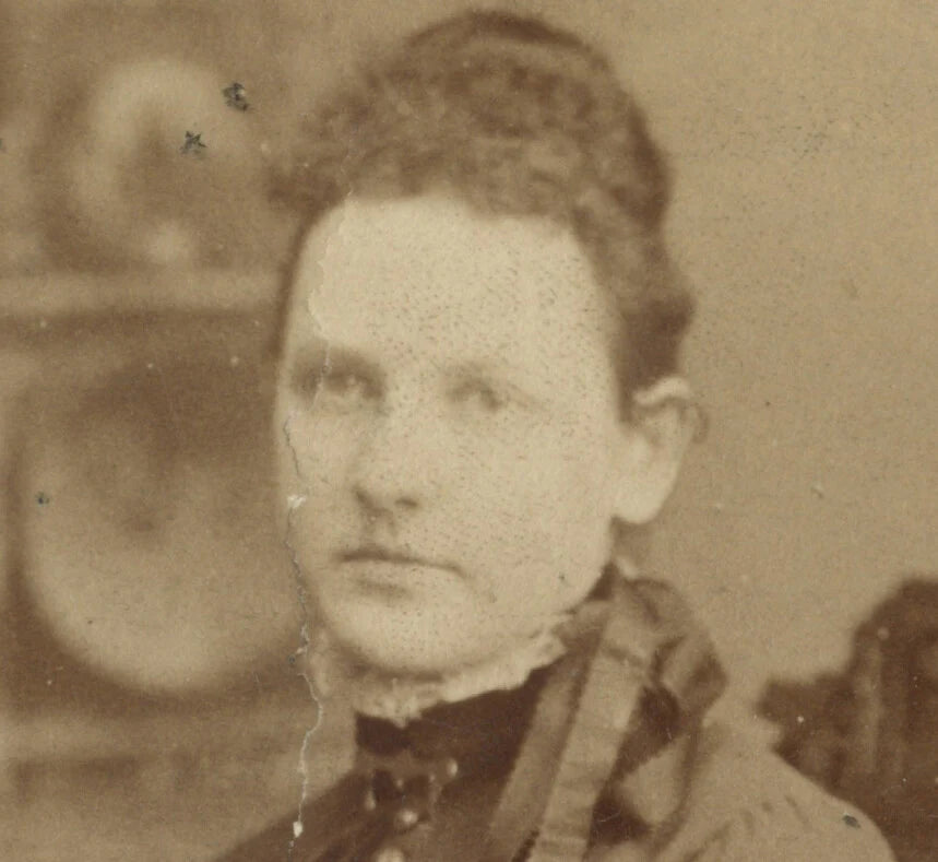 FROM GRINNELL, IOWA, PHOTO, LADY W/ PRETTY DRESS