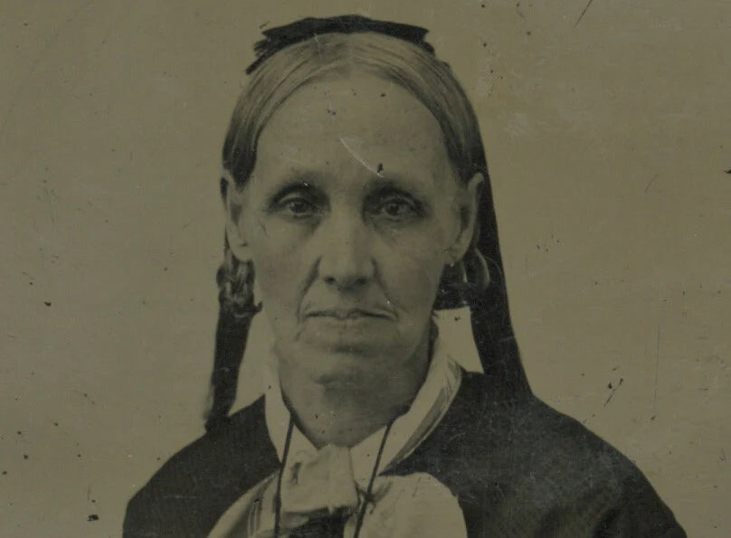 LADY W/ PRETTY STRIPED BOW, 1/6 PLATE TINTYPE