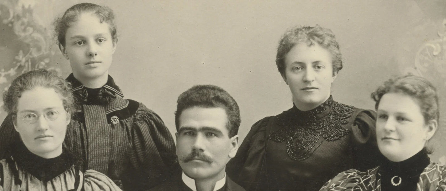 FAMILY FROM WISCONSIN, PHOTO, ALL 5 MEMBERS IDED ON BACK