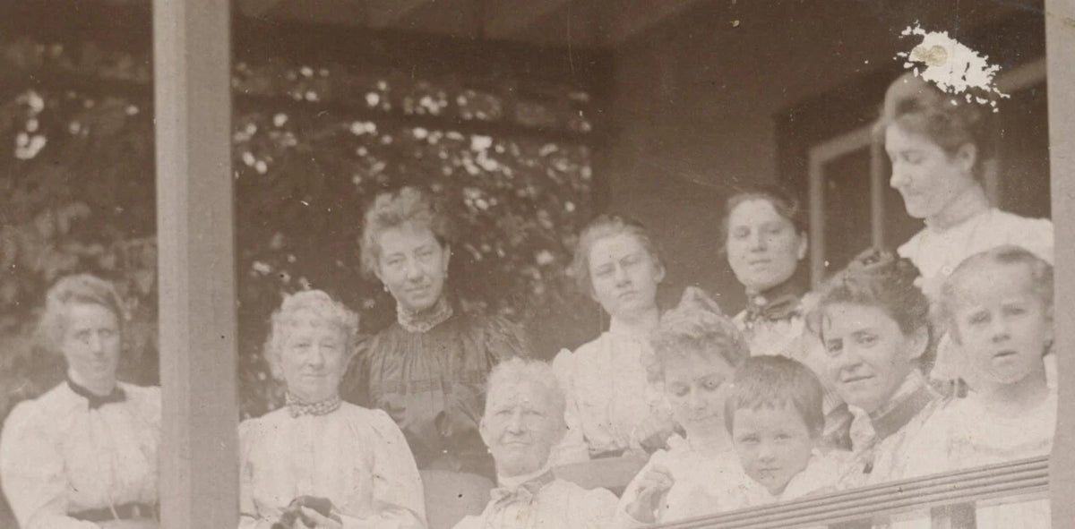 ELKHART LAKE 1899 PHOTO, LADIES, CHILDREN ON PORCH