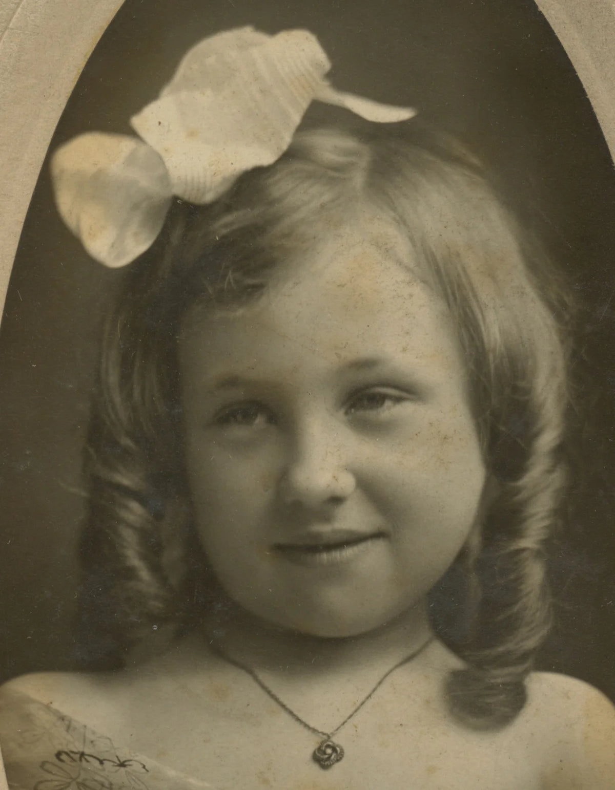BEAUTIFUL GIRL, AURORA, ILLINOIS, PHOTO, IDED ON BACK