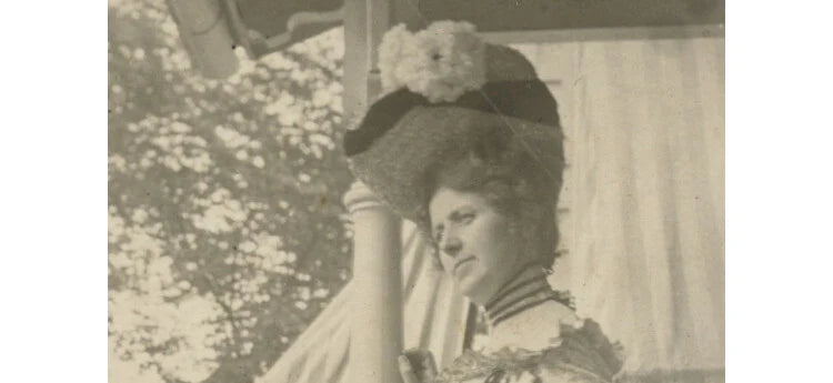 LADY W/ BEAUTIFUL HAT/DRESS OUTDOOR PHOTO ON PORCH