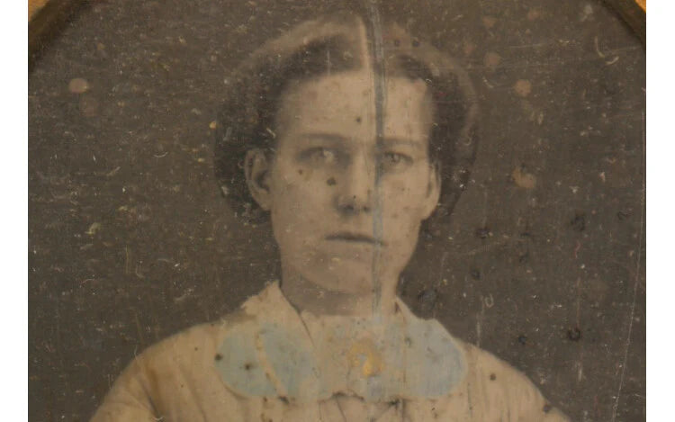 TINTED LADY MESIX GLOVES, DAGUERREOTYPE HALF CASE