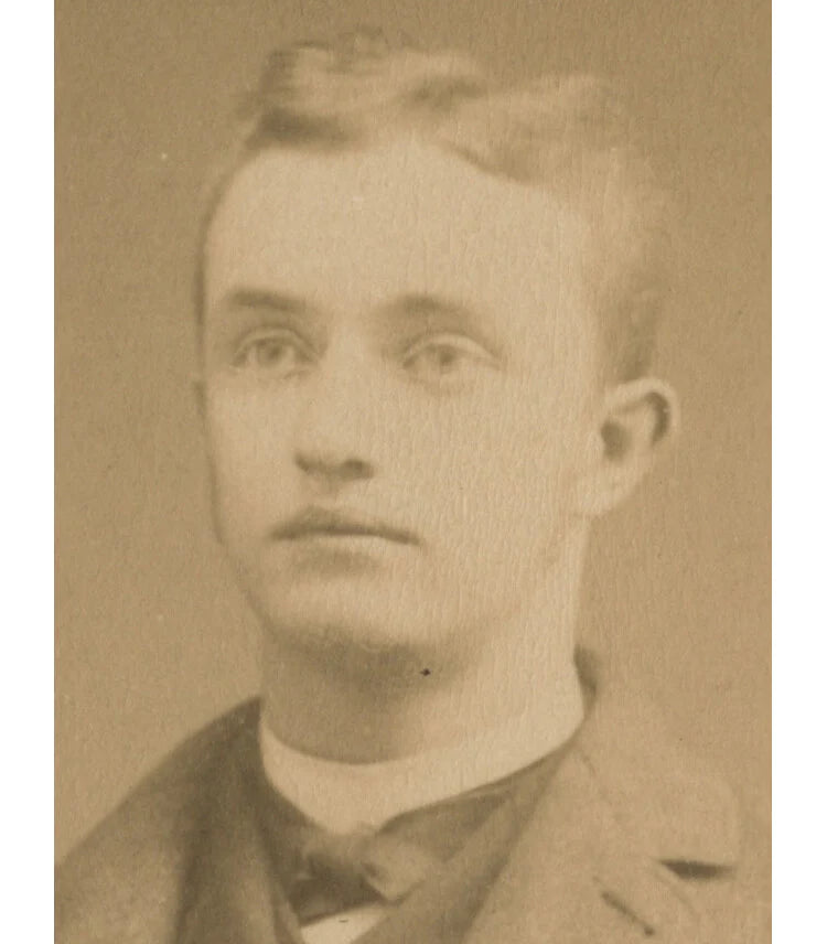 FROM CINCINNATI, OH, PHOTO YOUNG MAN W/ GREAT SUIT