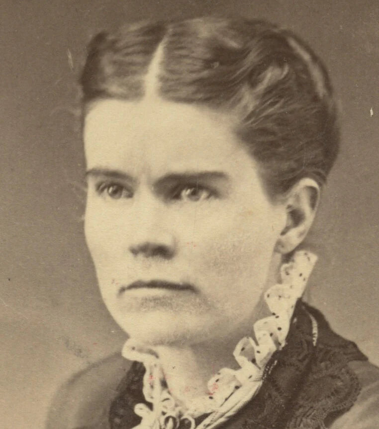 FROM MAYVILLE, NY, PHOTO LADY W/ PRETTY DRESS, RUFFLED COLLAR