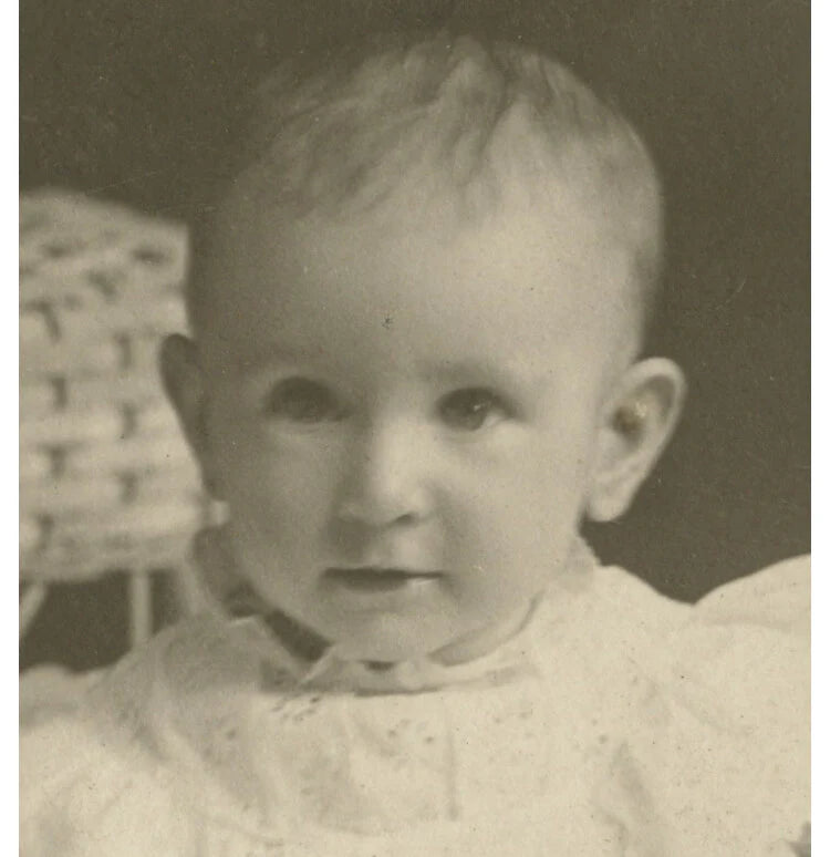 FROM WINONA, MINN, PHOTO OF CUTE ALERT BABY ON CHAIR