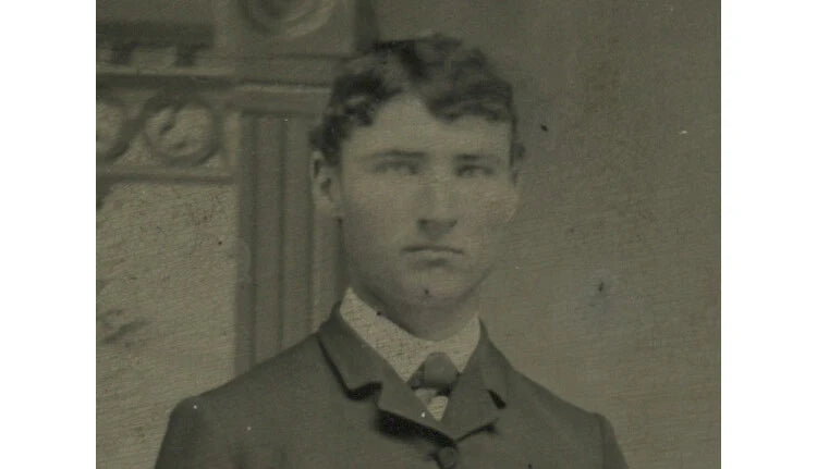 HANDSOME MAN W/ NICE SUIT, CHAIR, TINTYPE 1/6 PLATE