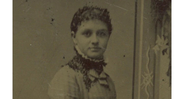 LADY W/ PRETTY DRESS, 1/6 PLATE TINTYPE