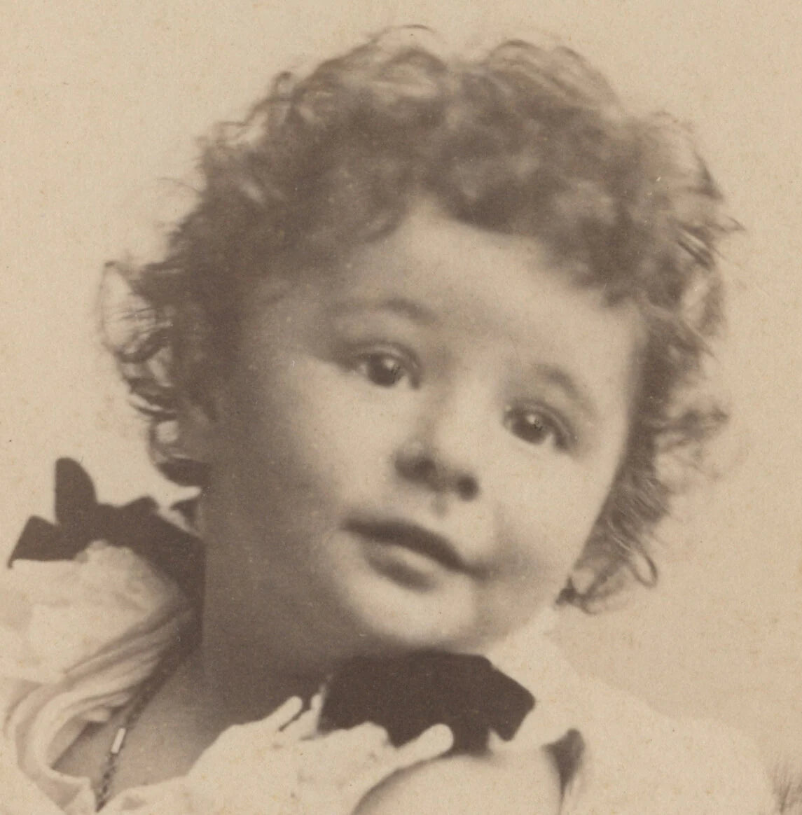 PHILADELPHIA, PA, PHOTO OF ADORABLE GIRL W/ CURLS