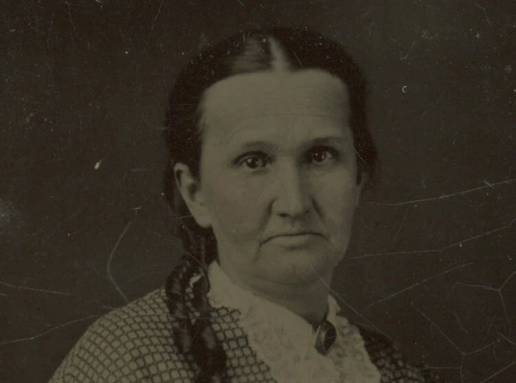 LADY W/ PRETTY DRESS, 1/6 PLATE TINTYPE