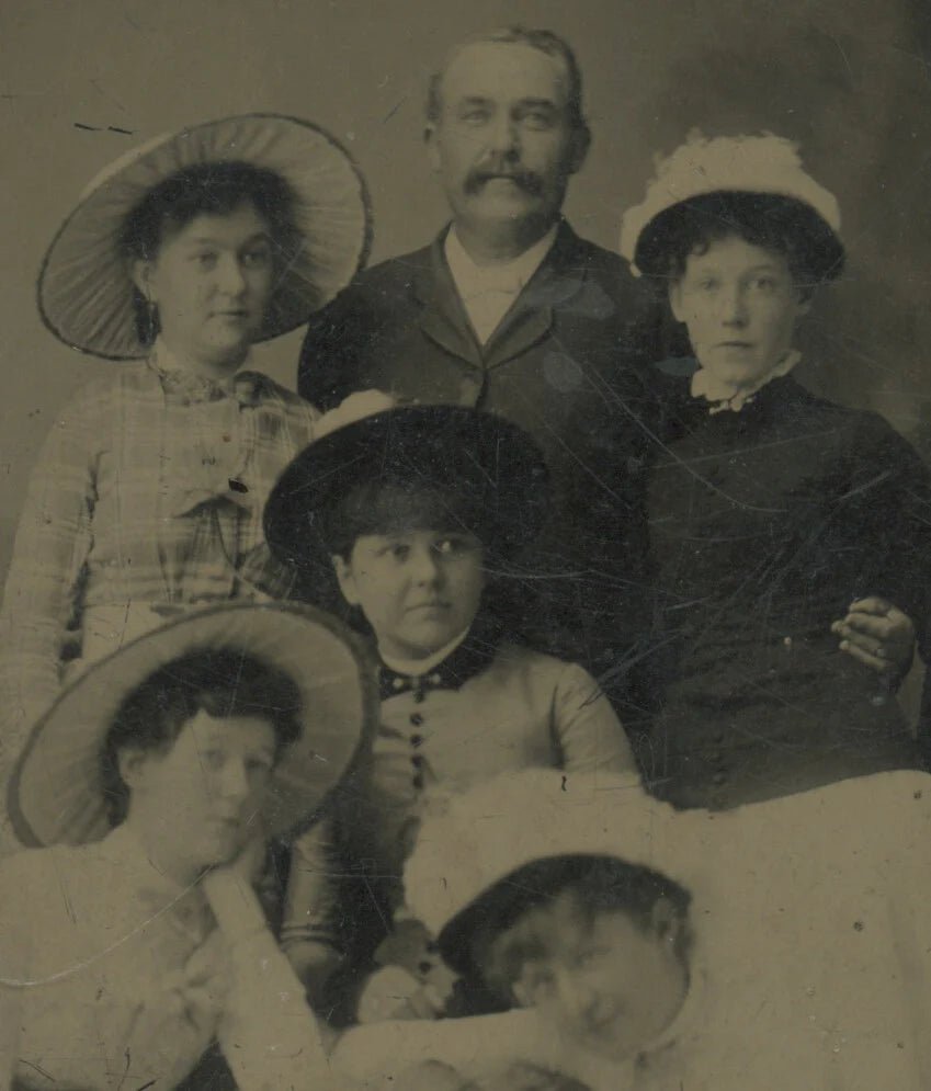 FAMILY W/ GREAT HATS, 1/4 PLATE TINTYPE