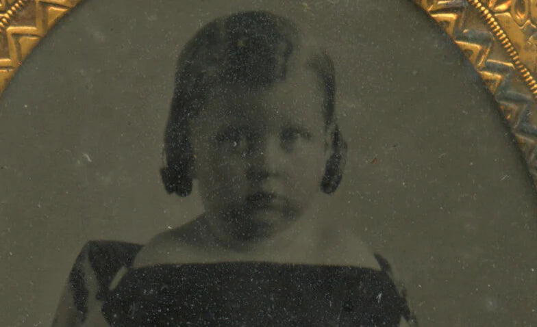 LITTLE GIRL AMBROTYPE GILDED FRAME 1/16 PLATE