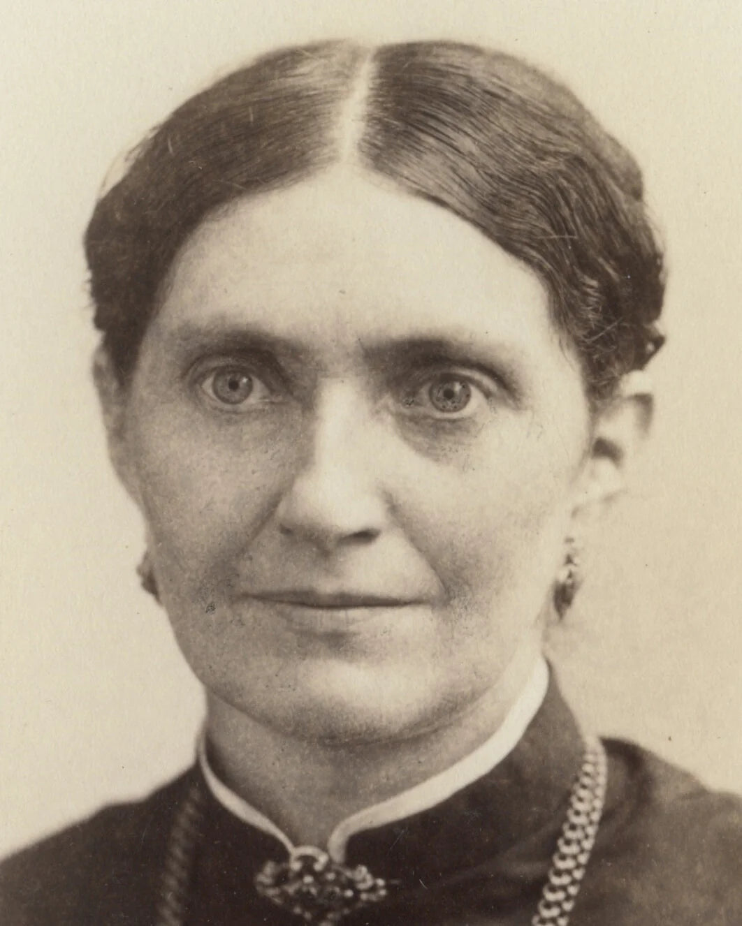 STUDIO PORTRAIT, LADY W/ PRETTY DRESS