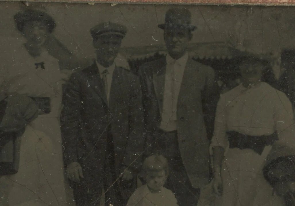 FAMILY OUTDOOR PHOTO 1/9 PLATE TINTYPE