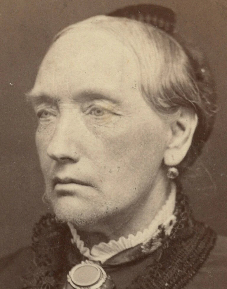 MIDDLEBURY, VT, PHOTO BY BARNES, OLDER LADY W/ BROACH OR LOCKET