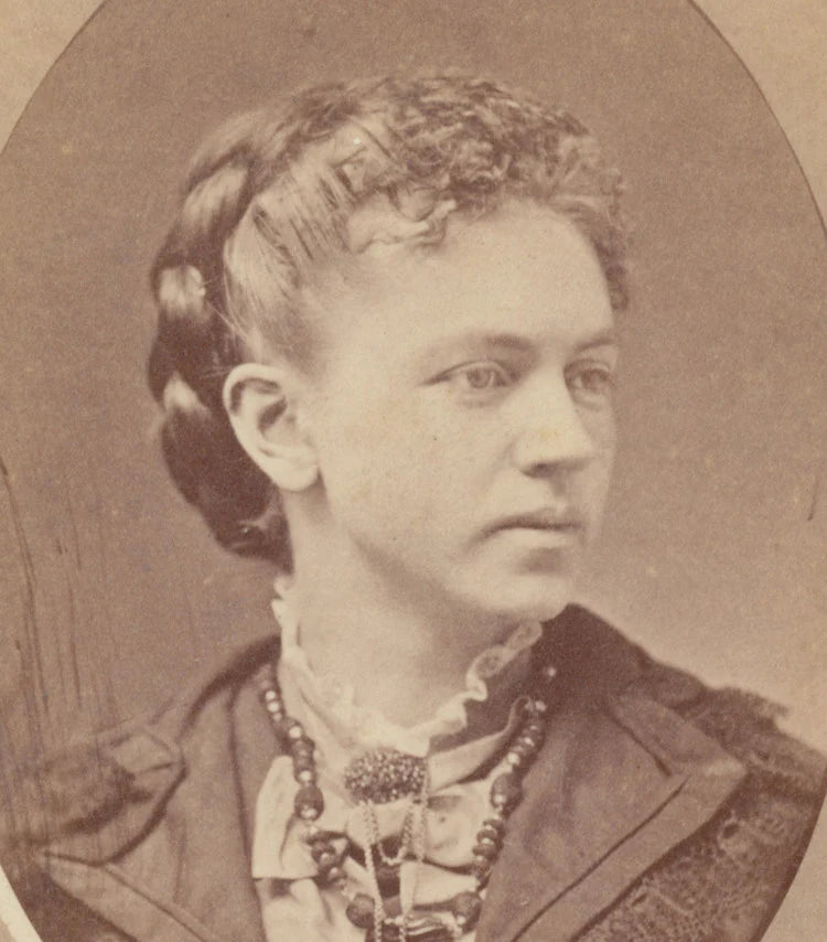 PORTRAIT OF WOMAN W/ BEAUTIFUL BRAIDS - BAY CITY, MICHIGAN