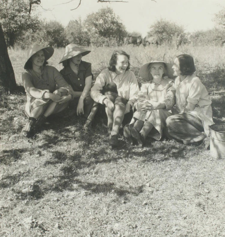 SILVER PRINT BY EDWARD STEICHEN OF DANA GLOVER AND SISTERS WITH MOTHER.