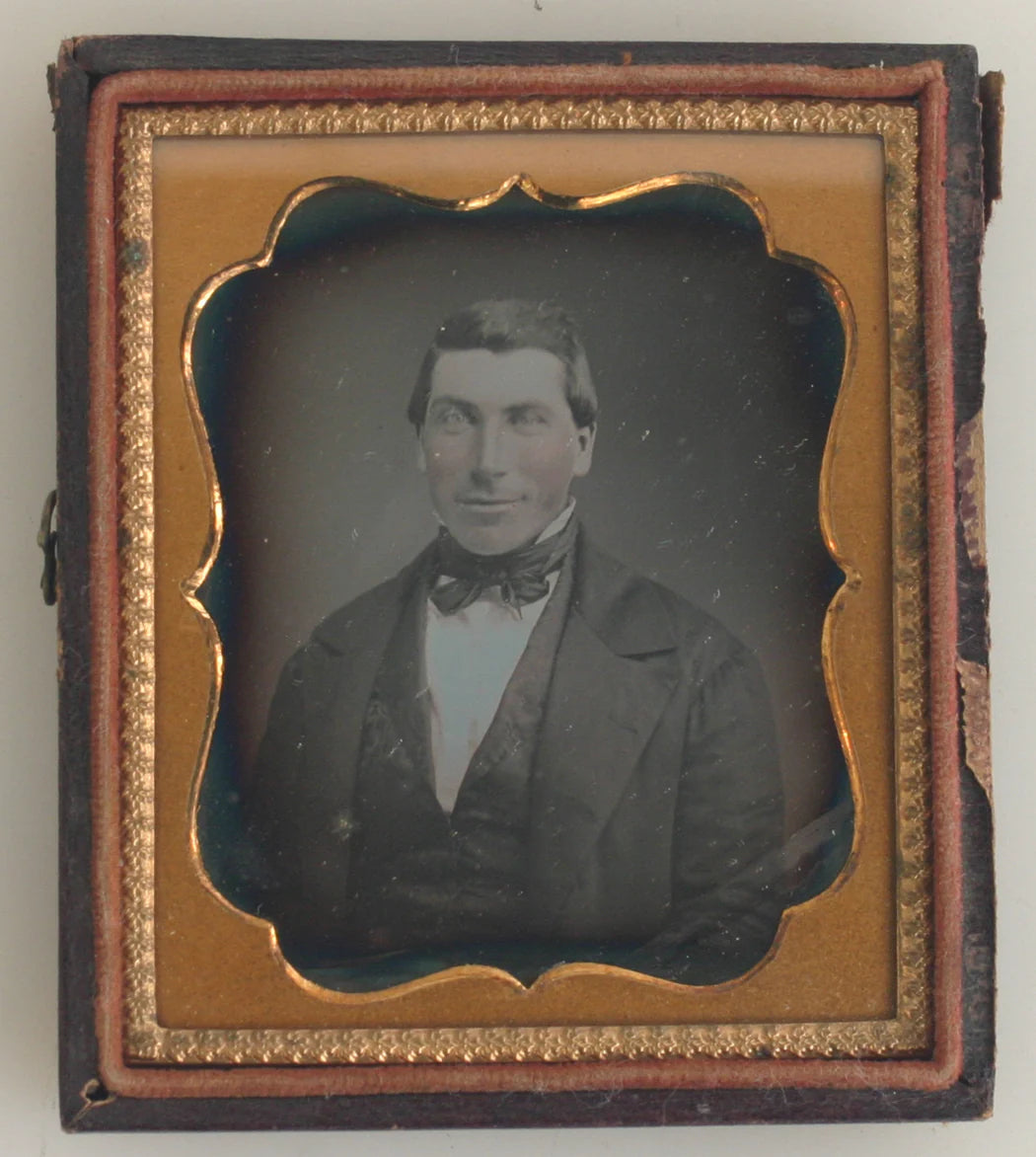 SMILING MAN, SHARP. TINTED 6TH PLATE DAGUERREOTYPE.