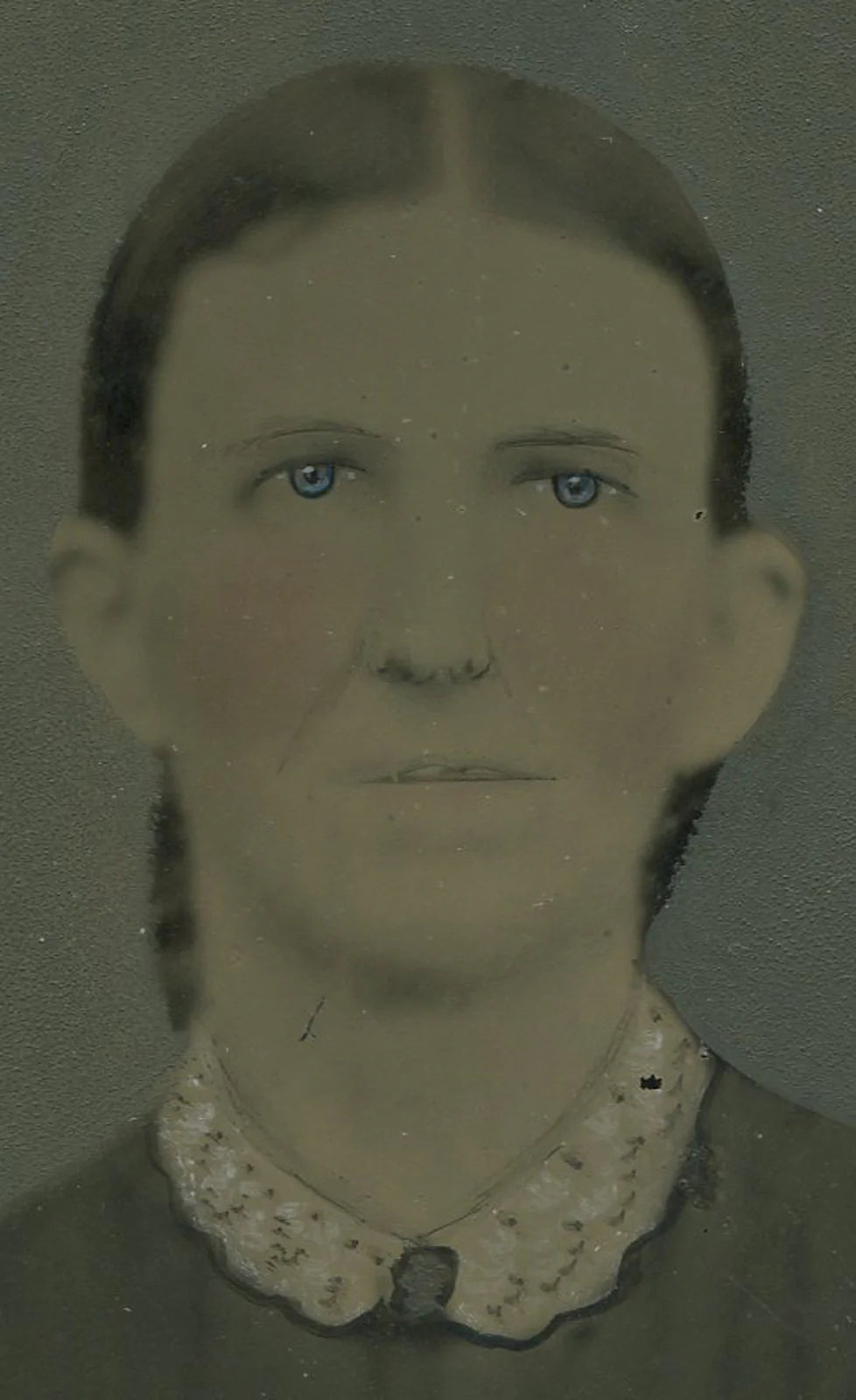FOLK ART WOMAN IN LACE COLLAR. TINTED TINTYPE, FULL PLATE.