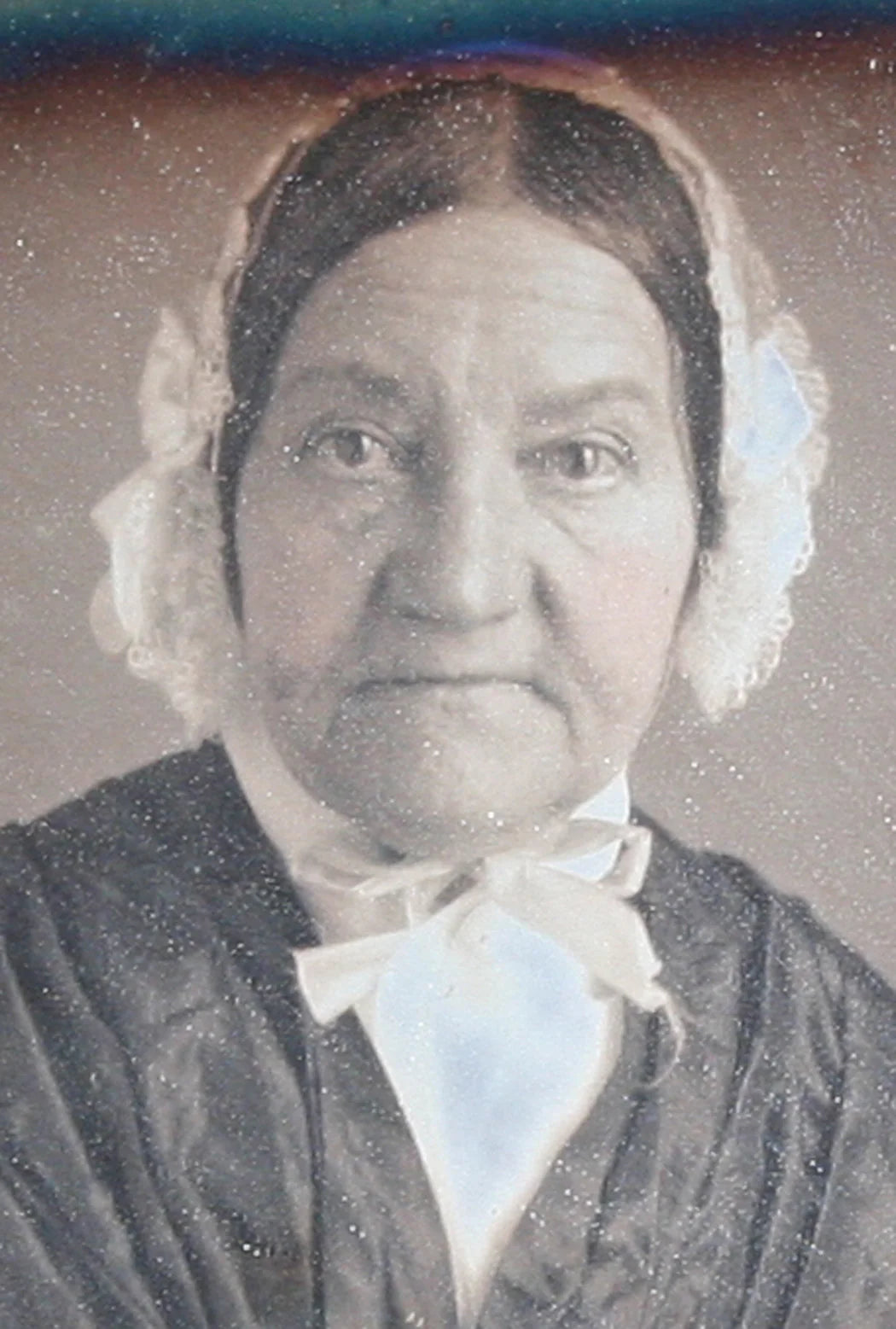 OLD WOMAN IN BONNET. EARLY DAGUERREOTYPE, 6TH PLATE.