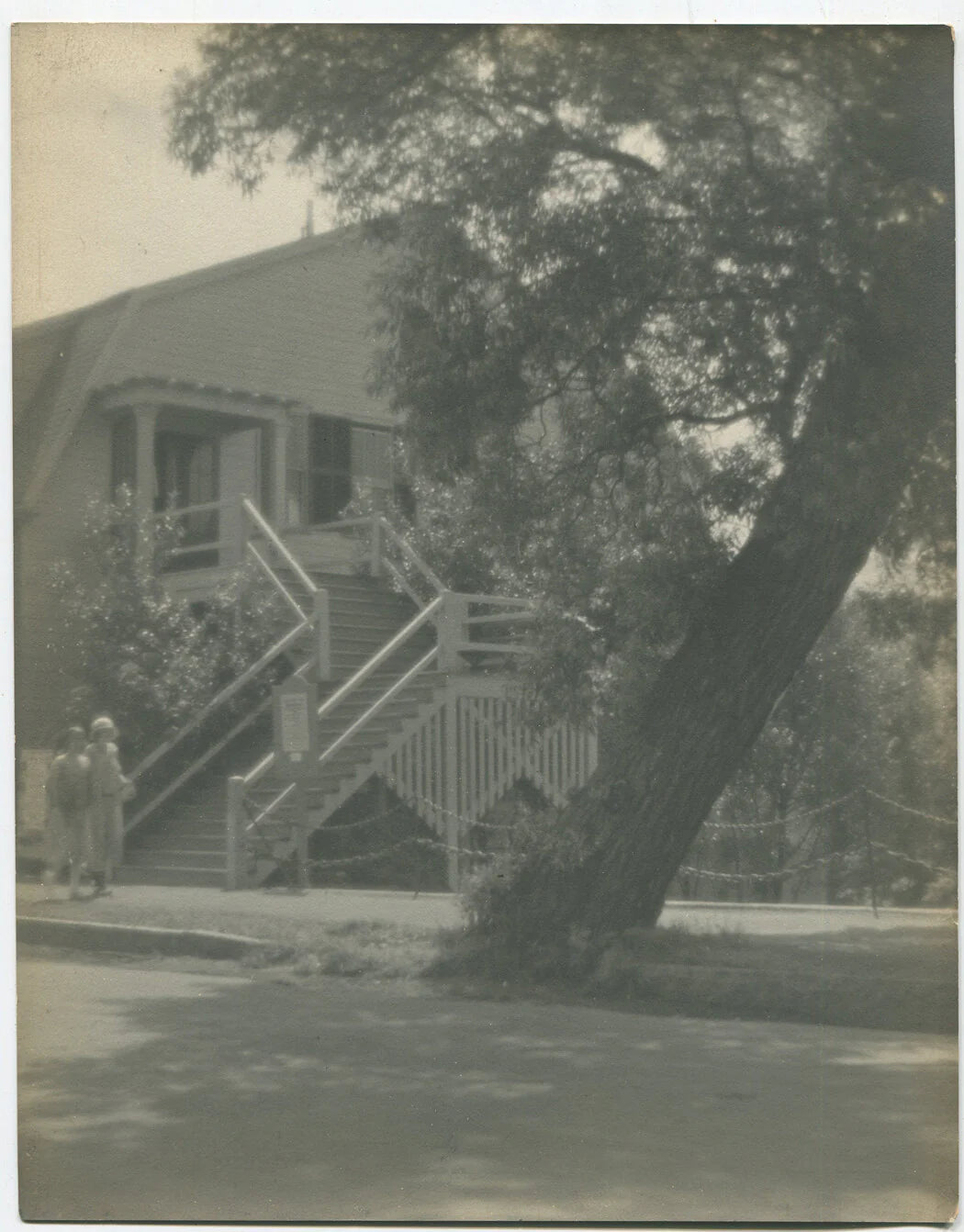 PHOTO PICTORIALISM, VINTAGE. ARCHITECTURAL VIEW. 1920s SILVER PRINT.