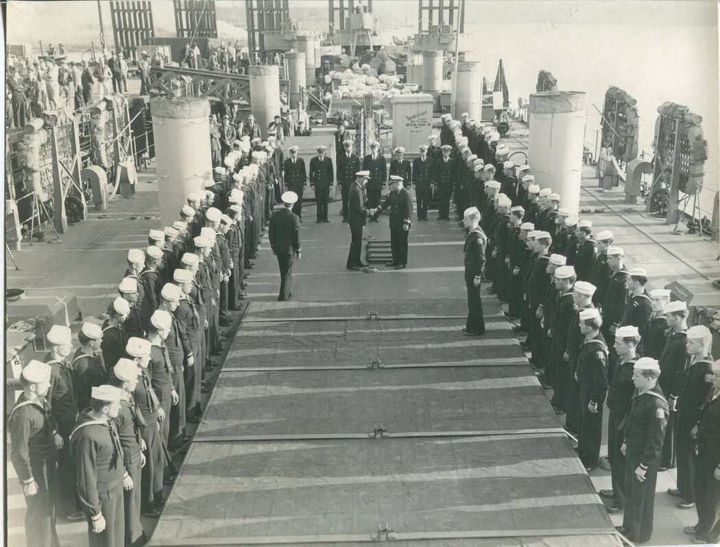 U.S. NAVY USS LST CREW, CLASS TANK LANDING SHIP, WWII.