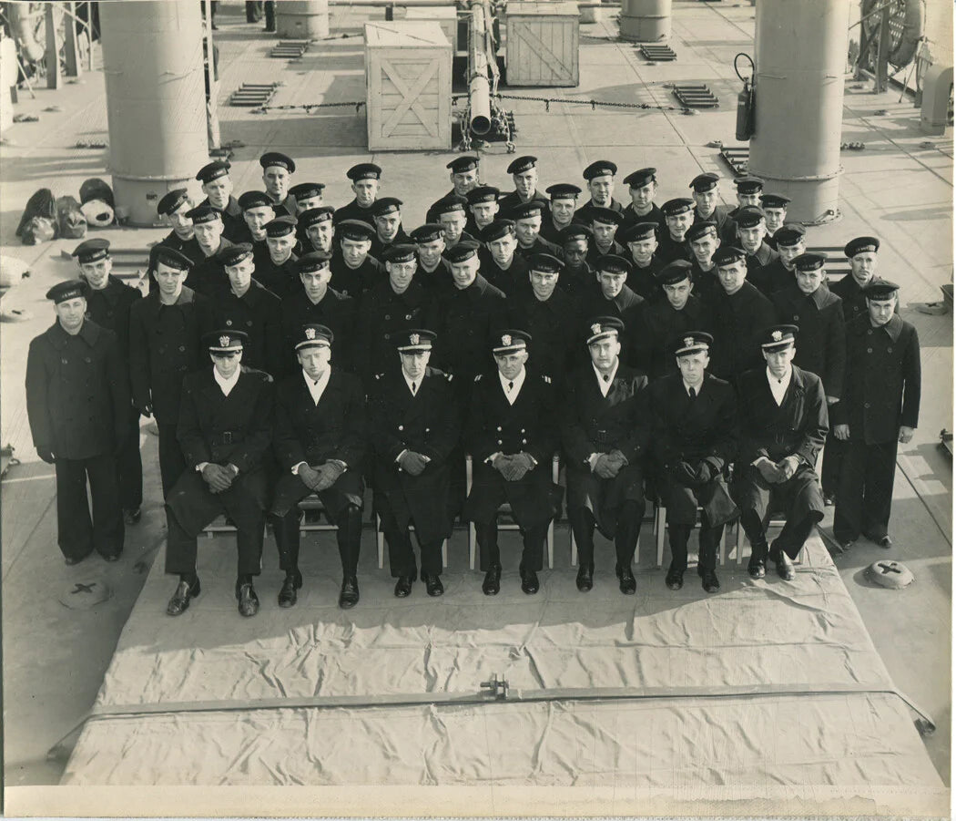 U. S. NAVY COMBAT CREW USS LST-139, LT. REX C. GRAY, COMMANDING.