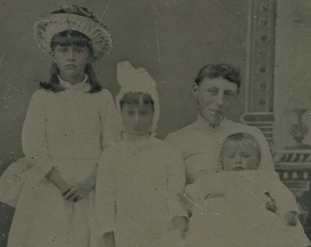 MOTHER WITH THREE CHILDREN, ALL IN WHITE. TINTED TINTYPE.