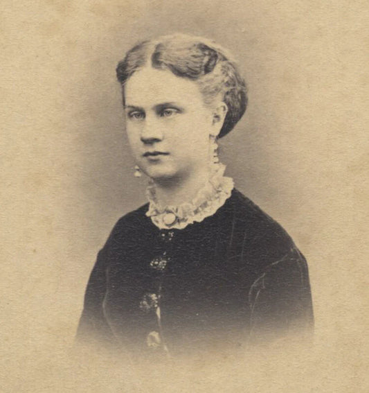 1870 CDV PORTRAIT OF YOUNG WOMAN FROM LEISHEAR FAMILY ALBUM - DRESDEN, GERMANY