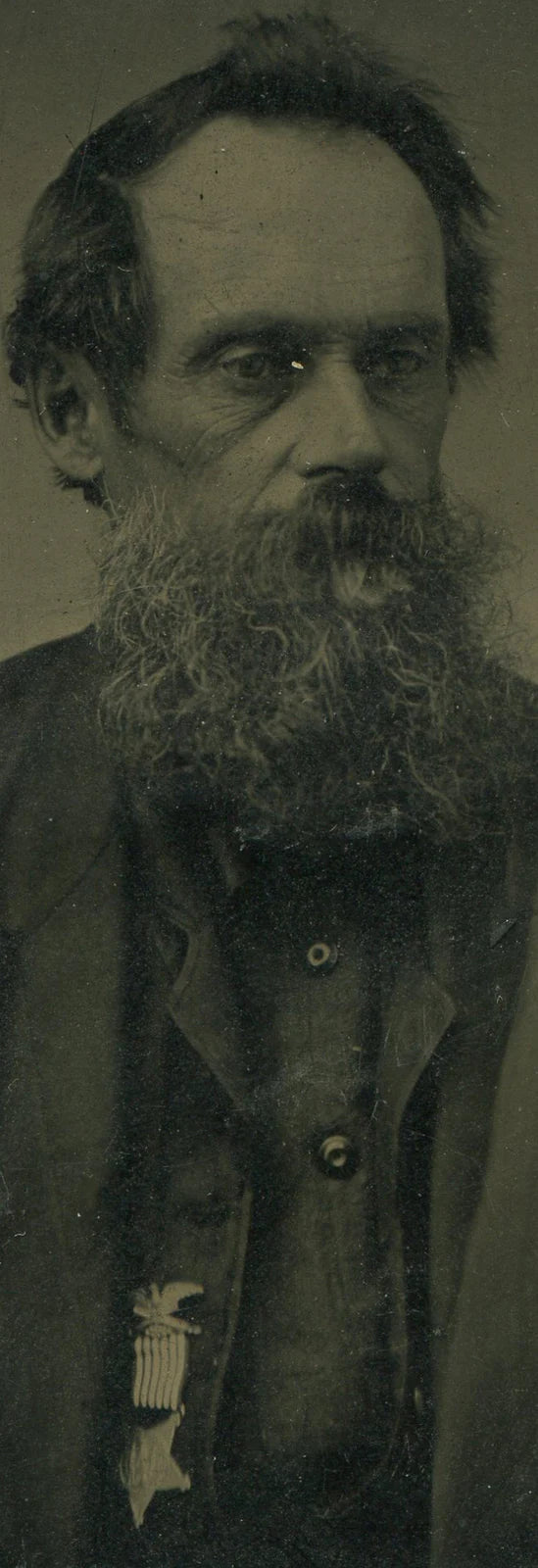 BEARDED MAN WITH RIBBON/BADGE. TINTYPE.