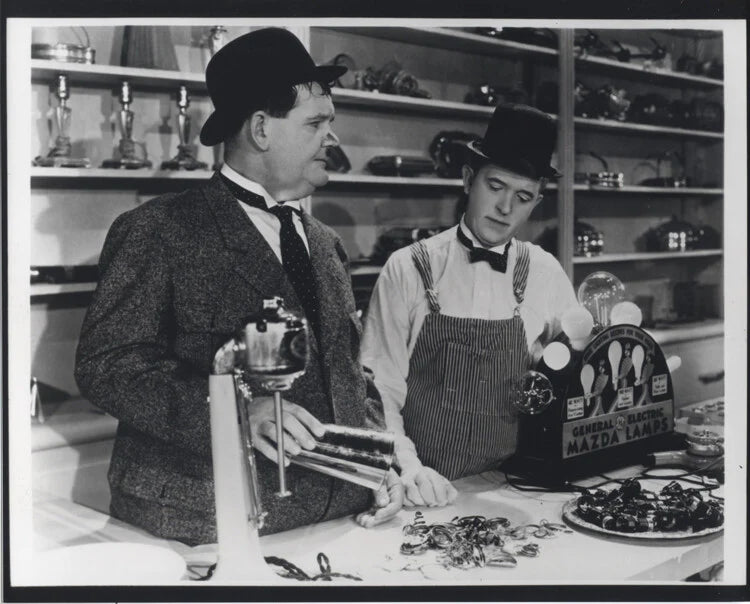 8X10 REPRINT OF LAUREL AND HARDY IN G.E. MAZDA LAMP COMMERICAL