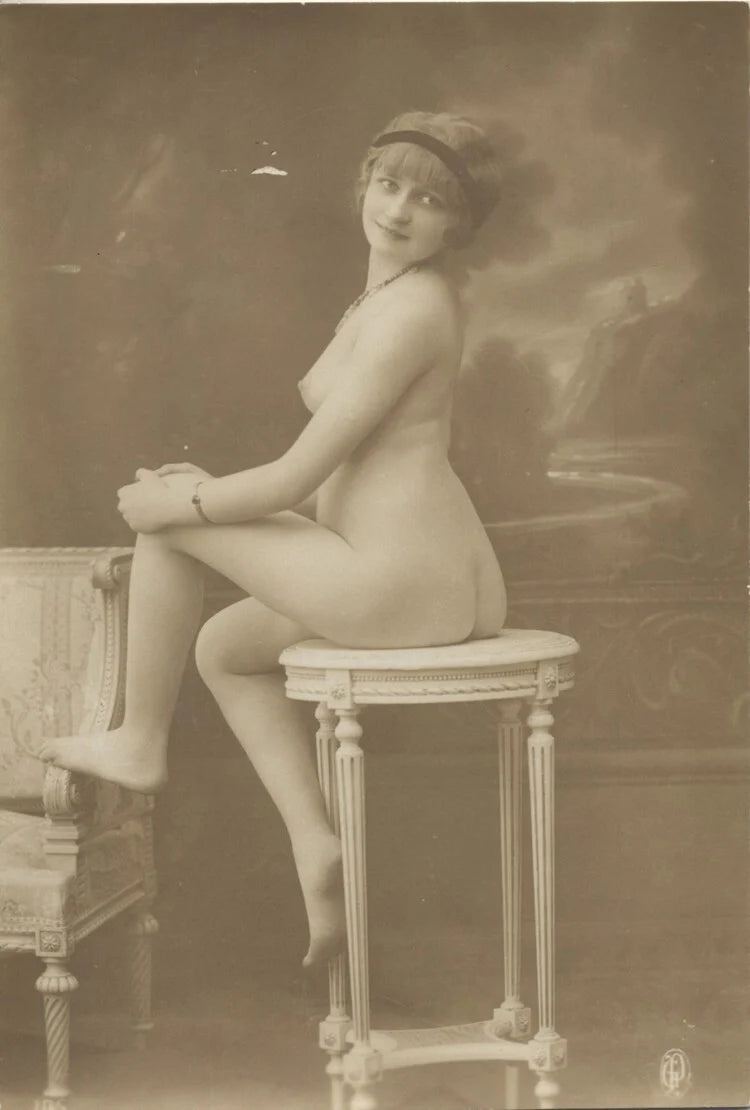 PORTRAIT OF BEAUTIFUL WOMAN W/ PERKY BREATS POSING W/ PAINTED BACKDROP