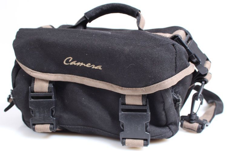 CAMERA BAG BLACK W/ STRAP