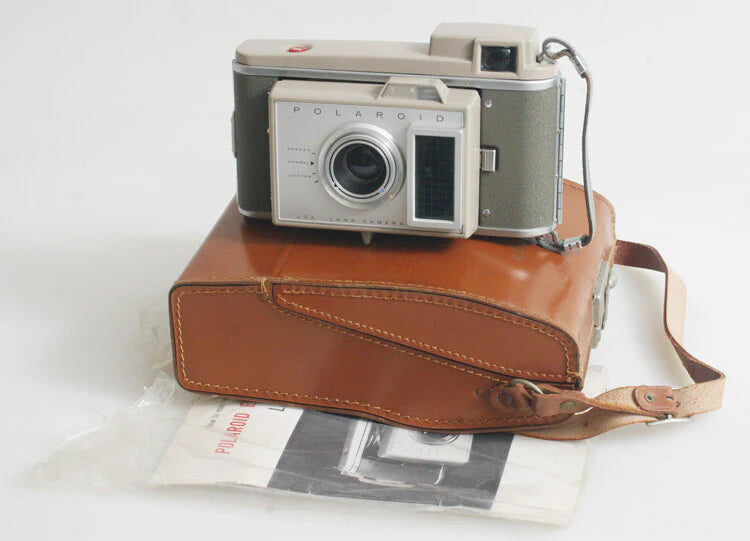 POLAROID J33 CAMERA WITH MANUAL AND ORIGINAL CASE AND STRAP AS IS
