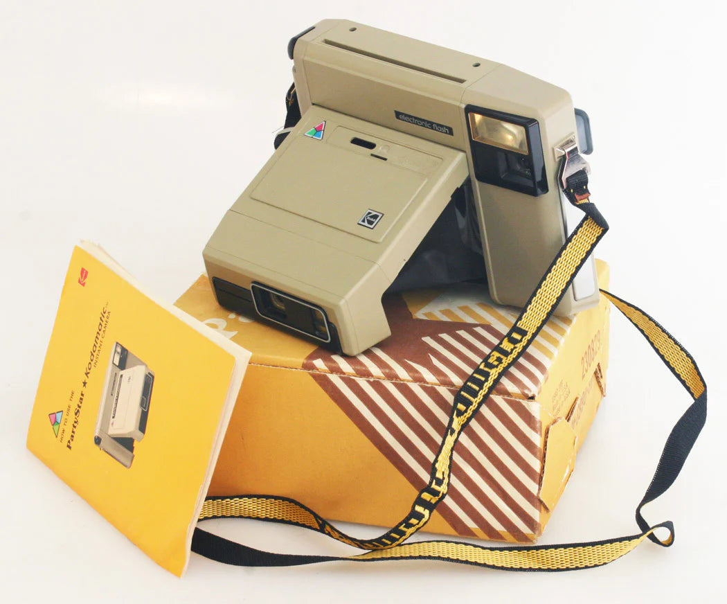 KODAK PARTY STAR KODAMATIC INSTANT CAMERA WITH MANUAL/STRAP/BOX
