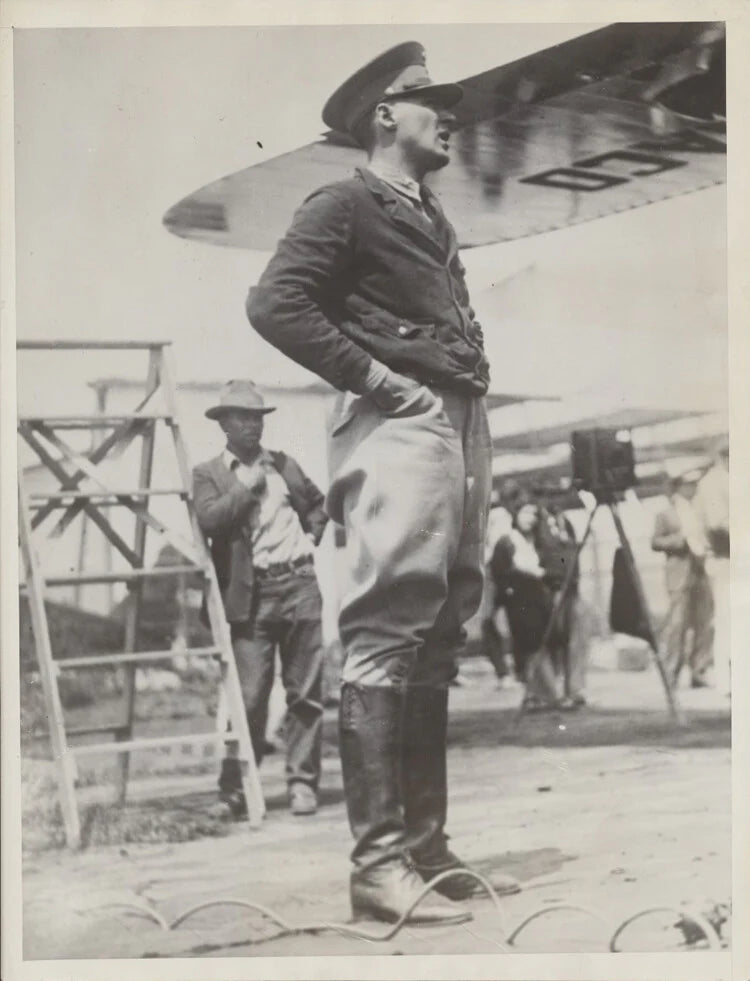 VINTAGE PHOTO OF DIRECTOR ON MOVIE SET W/ PLANES