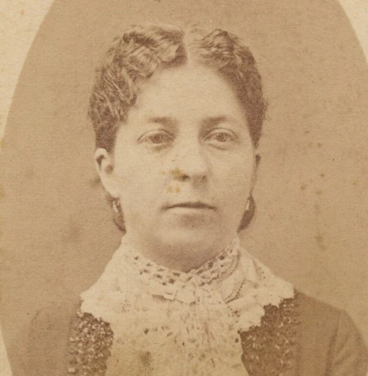 PORTRAIT OF WOMAN W/ WAVY HAIR AND LACE NECK COLLAR - NORTH JAVA, NY