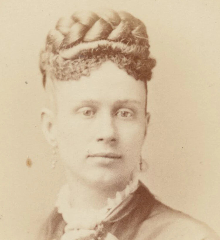 PORTRAIT OF WOMAN W/ LIGHT EYES AND BEAUTIFUL KNOTTED HAIR - BOSTON, MASS
